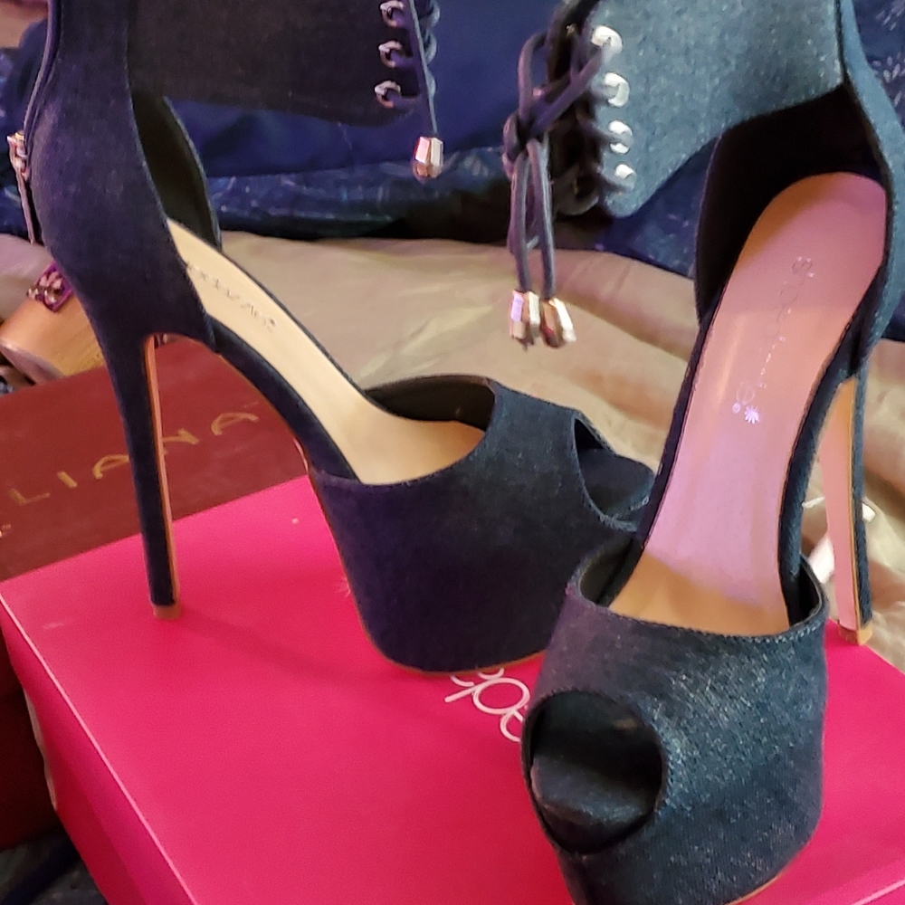 Heels 👠 - Picture 3 of 3